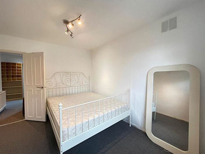 1 Bedroom Flat To Rent In Dolphin Court, Carleton Road, London, Greater London, N7