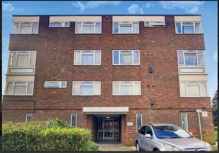 2 Bedroom Flat To Rent In Black Rod Close, Hayes UB3