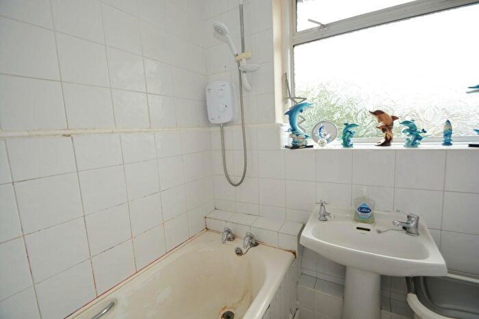 2 Bedroom Duplex For Sale In Westwood Avenue, Harrow, HA2
