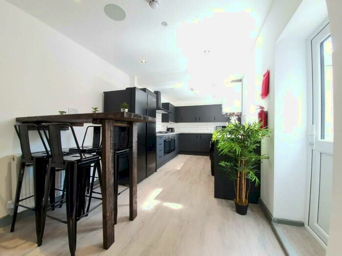 6 Bedroom Terraced House To Rent In Ash Grove, Liverpool, Merseyside, L15