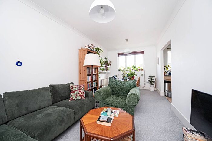 1 Bedroom Flat For Sale In Holly Street, Dalston, London, E8