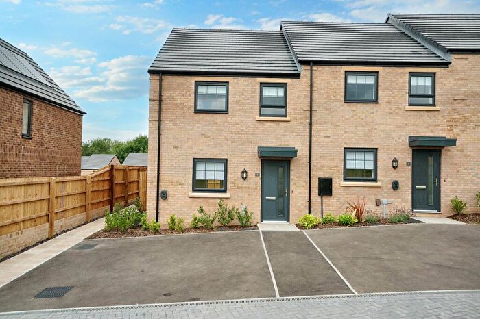 3 Bedroom End Of Terrace House To Rent In Lincoln Drive, Gedling, Nottingham, NG4