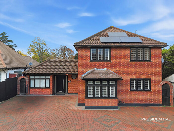 4 Bedroom Detached House For Sale In Grove Hill, South Woodford, E18