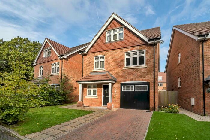 4 Bedroom Detached House To Rent In Farringdon Road, Earley, RG6
