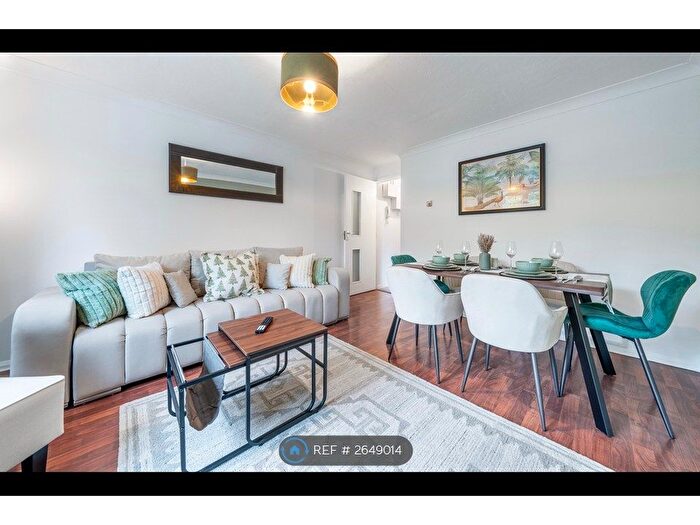 2 Bedroom Flat To Rent In Alphea Close, London, SW19