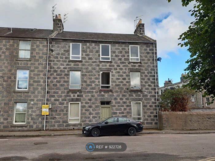 3 Bedroom Flat To Rent In Jasmine Place, Aberdeen, AB24