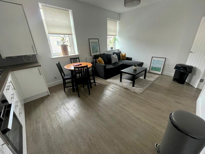 2 Bedroom Flat To Rent In Elm Street, Roath, CF24