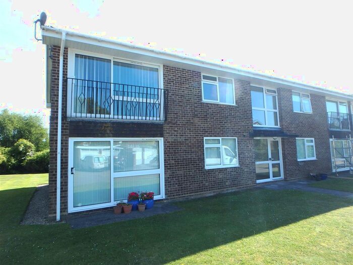 2 Bedroom Flat To Rent In Jays Court, Montagu Road, Highcliffe, BH23