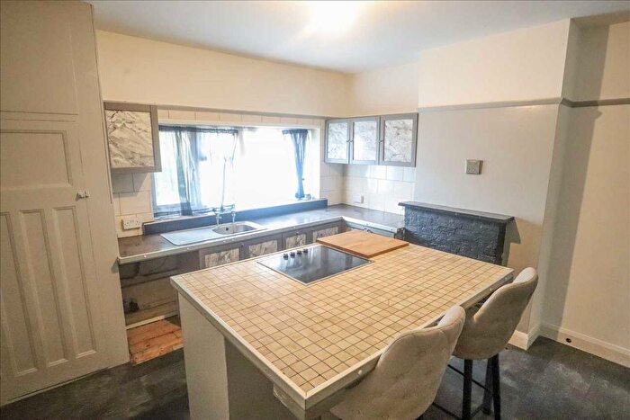 3 Bedroom Flat To Rent In Coulsdon Road, Old Coulsdon, Coulsdon, CR5