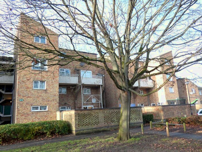 2 Bedroom Maisonette To Rent In Sackville Close, Cambridge, CB4