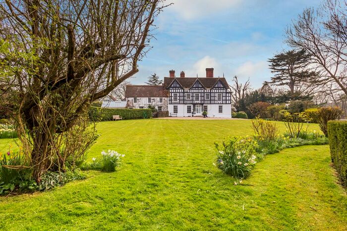 4 Bedroom Country House To Rent In Ref: Se - Reigate Road, Reigate, RH2