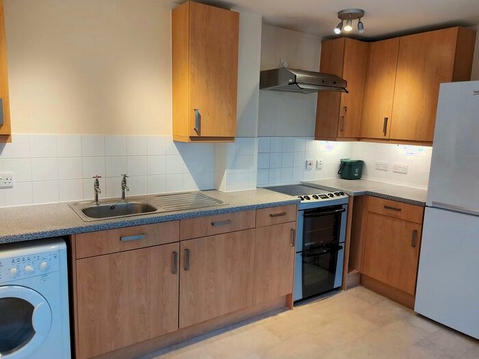 2 Bedroom Flat To Rent In Grover Close, Hemel Hempstead, HP2