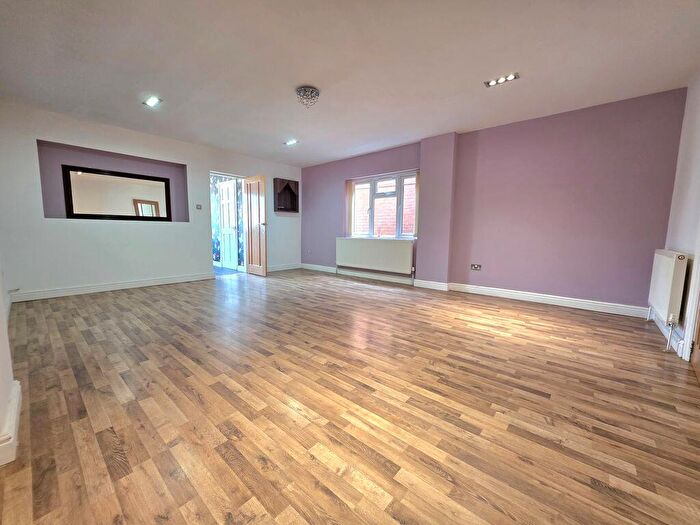 5 Bedroom Terraced House To Rent In Turner Street, West Bromwich, B70