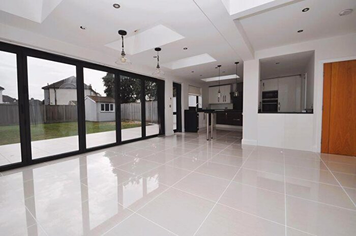 5 Bedroom Semi-Detached House To Rent In Beechcroft Avenue, New Malden, KT3