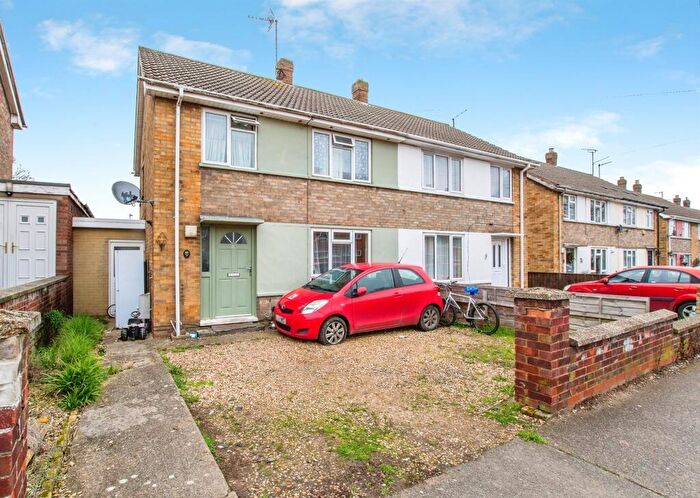 3 Bedroom Semi-Detached House For Sale In Ollard Avenue, Wisbech, PE13