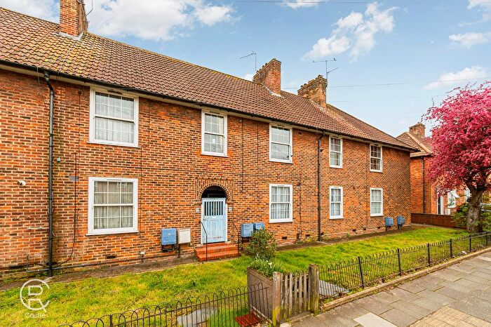 2 Bedroom Flat For Sale In Bordars Road, Hanwell, London, W7