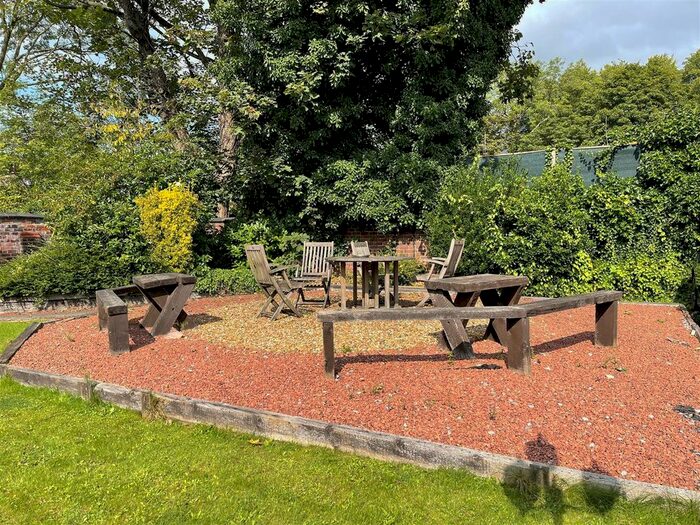 2 Bedroom Flat To Rent In Cavendish Road, Eccles, Manchester, M30