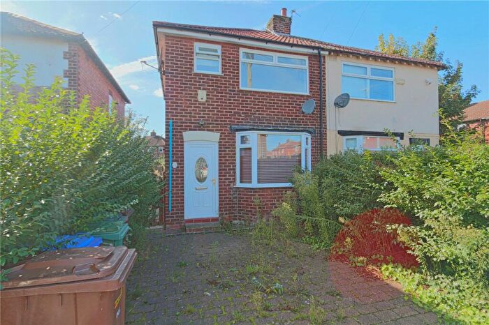 3 Bedroom Semi Detached House For Sale In Arlington Avenue, Denton, Manchester, Greater Manchester, M34