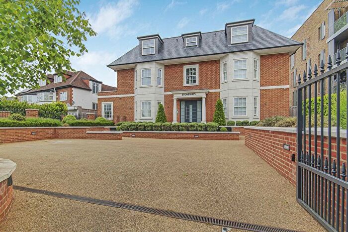 2 Bedroom Flat To Rent In Tenterden Grove, London, NW4