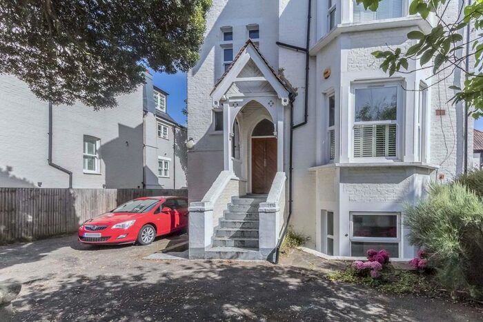 1 Bedroom Flat To Rent In Bridgeman Road, Teddington, TW11