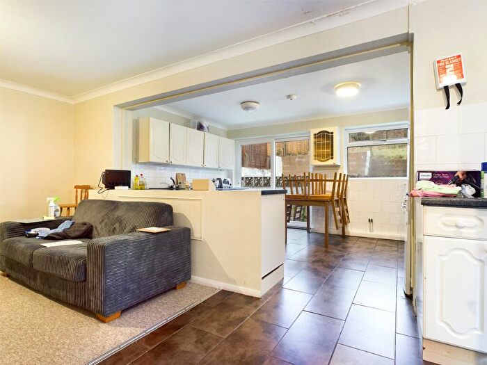 4 Bedroom Semi-Detached House To Rent In Lucraft Road, Brighton, BN2