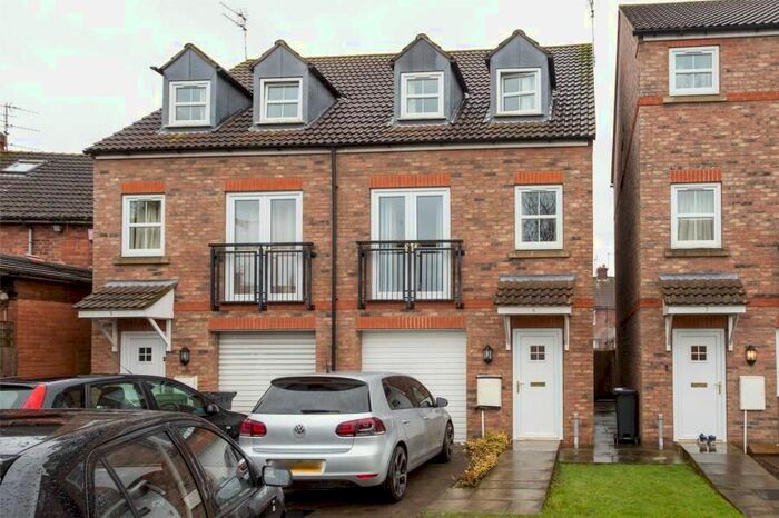 4 Bedroom Town House To Rent In Hornby Court, York, YO31