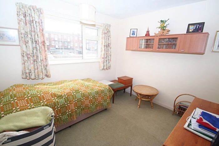 2 Bedroom Flat For Sale In Hamilton Ct, Drake Avenue, Worthing, BN12