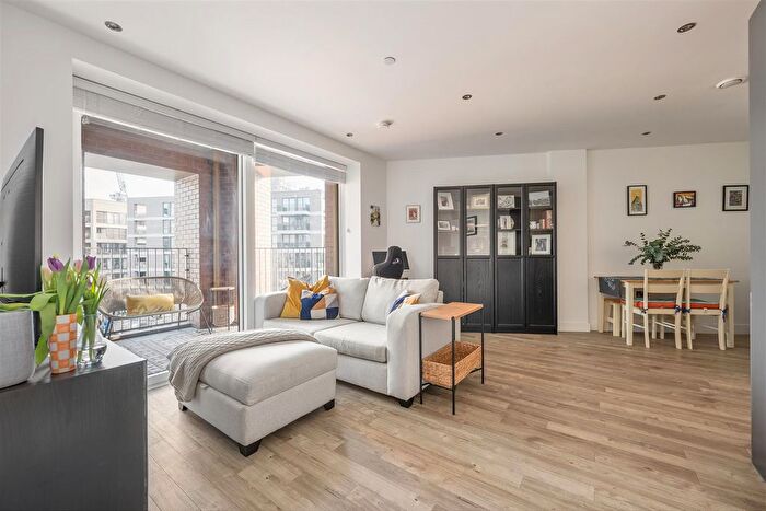 2 Bedroom Flat For Sale In Wansbeck Road, Hackney, E3