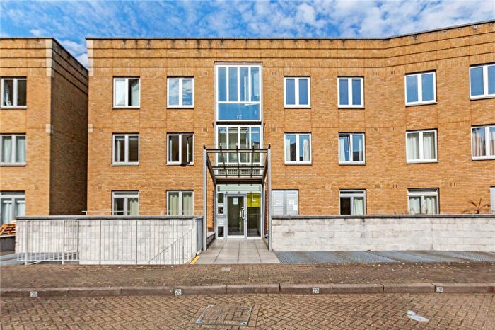 2 Bedroom Apartment To Rent In Three Colt Street, E14