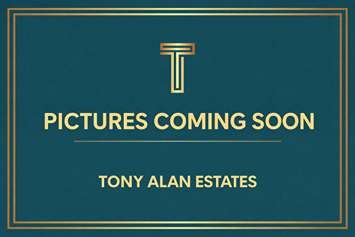 2 Bedroom Flat To Rent In - Myrdle Street, E1