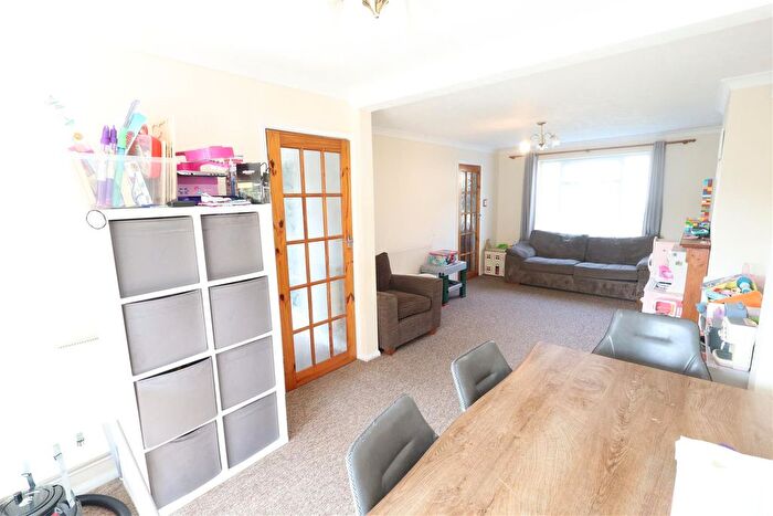 2 Bedroom End Of Terrace House To Rent In Cotesmore Road, Hemel Hempstead, HP1