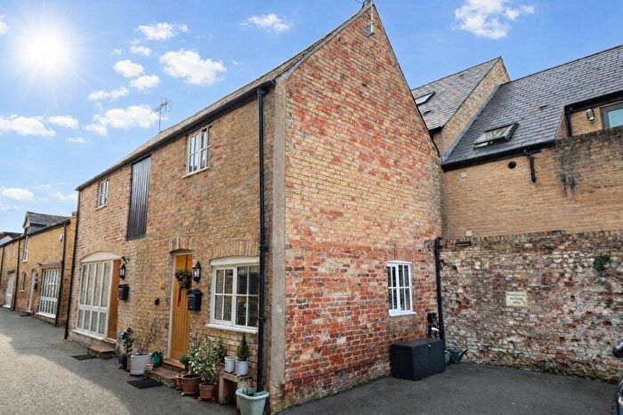 1 Bedroom Semi-Detached House For Sale In Crown Yard, East Street, St. Ives, Cambridgeshire, PE27