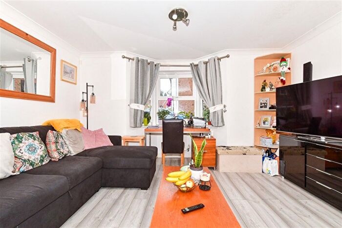2 Bedroom Flat For Sale In Edelin Road, Bearsted, Maidstone, Kent, ME14