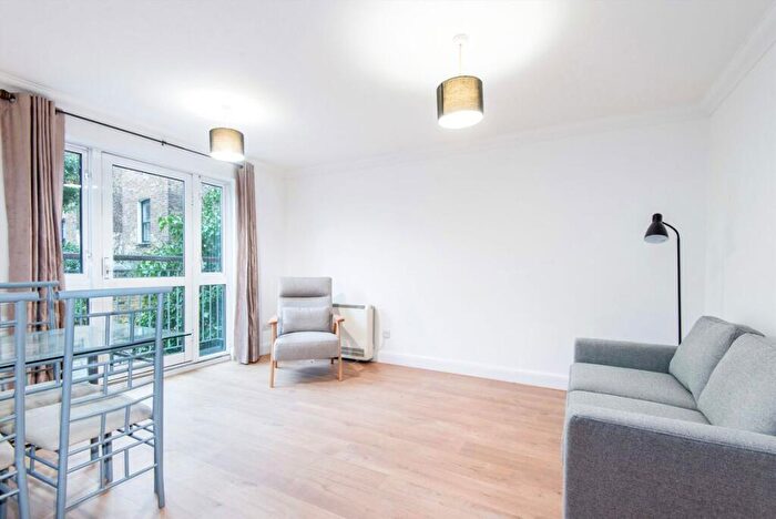 2 Bedroom Flat To Rent In Campbell Road, Victoria Park, E3