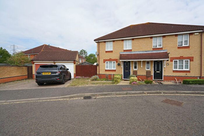 3 Bedroom Semi-Detached House To Rent In Swiftsure Road, Chafford Hundred, Grays, RM16