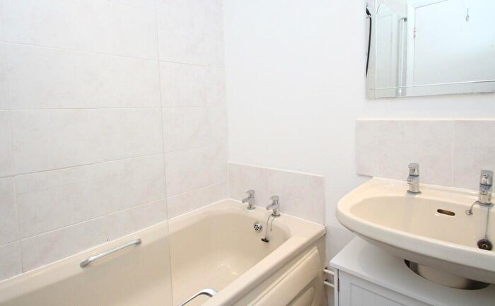 2 Bedroom Apartment To Rent In Broadwater Boulevard Flats, Worthing, BN14