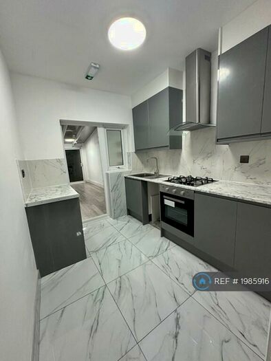 6 Bedroom End Of Terrace House To Rent In Farrance Road, Romford, RM6