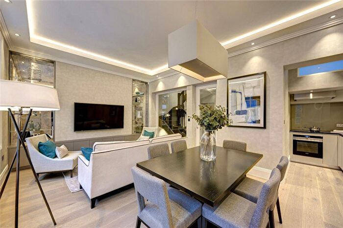 3 Bedroom Flat For Sale In Montagu Square, Marylebone, London, W1H