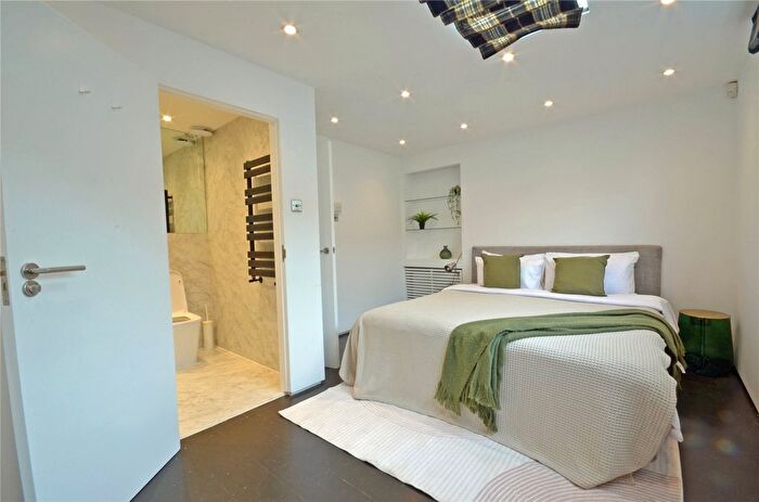 2 Bedroom Flat For Sale In Kempsford Gardens, London, SW5