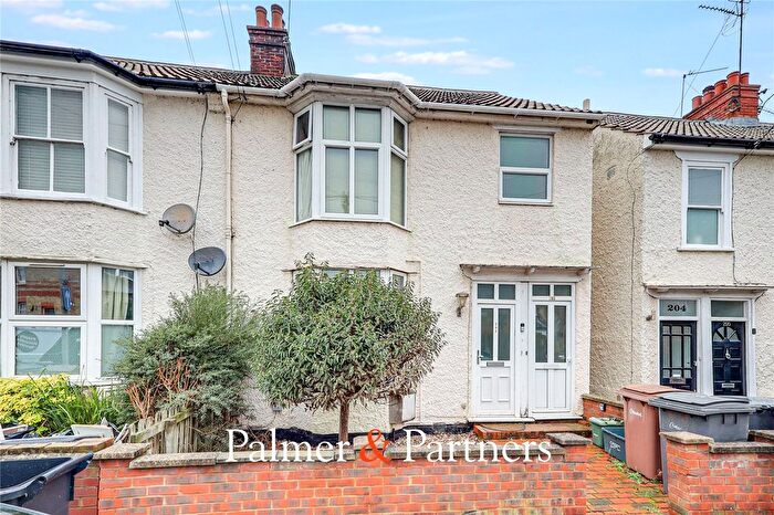 2 Bedroom Maisonette For Sale In Upper Bridge Road, Old Moulsham, Chelmsford, Essex, CM2