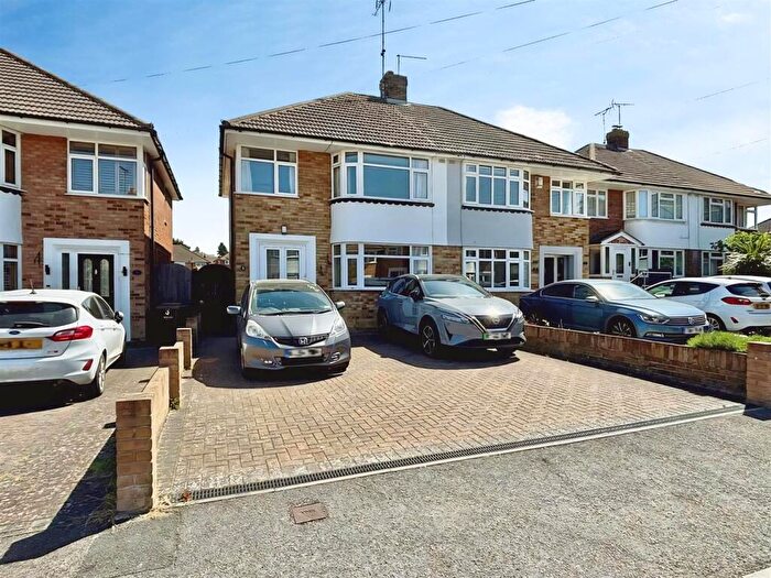 3 Bedroom Semi Detached House For Sale In Devon Close, Rainham, Gillingham, ME8