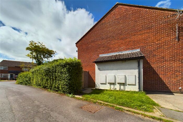 1 Bedroom Detached House To Rent In Stratfield Avenue, Tadley, RG26