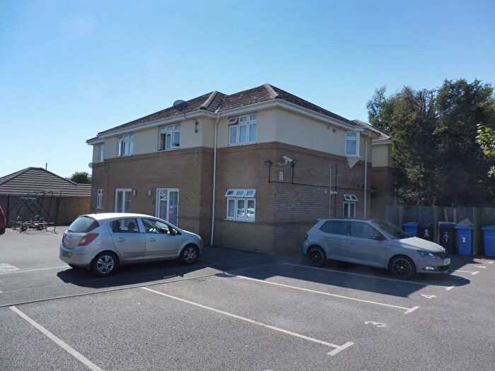 2 Bedroom Flat For Sale In Ringwood Road, Poole, Dorset, BH12