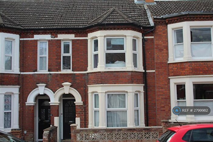3 Bedroom Terraced House To Rent In Gladstone Street, Bedford, MK41