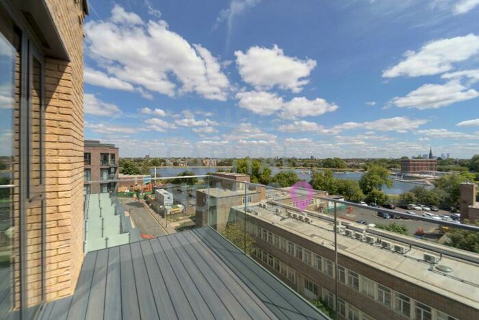 2 Bedroom Apartment To Rent In Apartment In Willowbrook House, Woodberry Down, London, N4