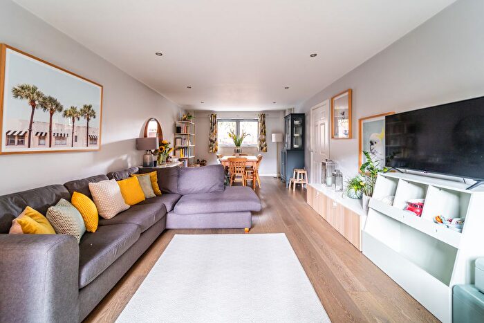 4 Bedroom Terraced House For Sale In Bemerton Street, Islington, London, N1