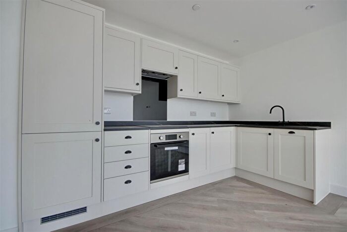 2 Bedroom Flat For Sale In Mumby Road, Gosport, PO12