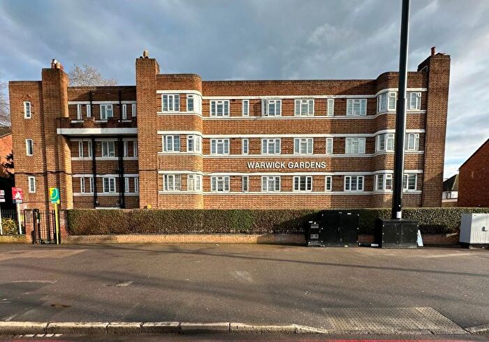 2 Bedroom Flat For Sale In Warwick Gardens, London Road, Thornton Heath, Surrey, CR7