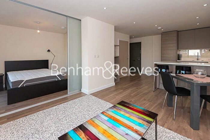 Studio To Rent In Beaufort Square, London, NW9