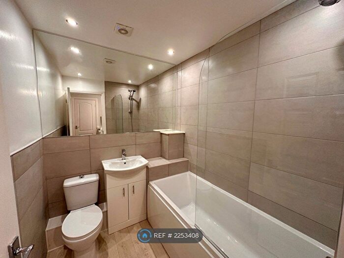 2 Bedroom End Of Terrace House To Rent In Buckingham Way, Castleford, WF10